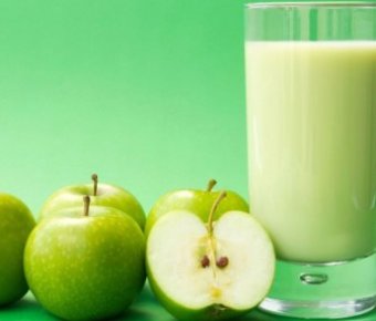 Чи можна яблучний сік при грудному вигодовуванні?