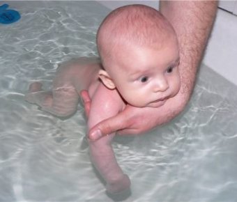 Як купати дитину при температурі