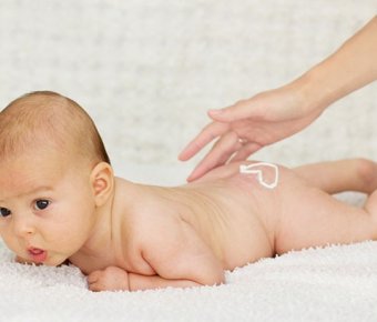 Лущиться шкіра у новонародженого - причини, симптоми і лікування