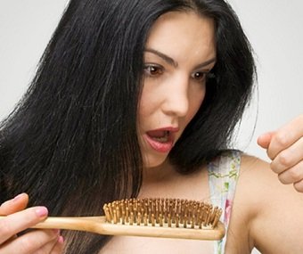 Причини і лікування випадіння волосся у жінок