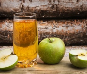 Оздоровлення яблучним соком: користь унікального напою