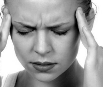 Болить лобова частина голови – причини і лікування