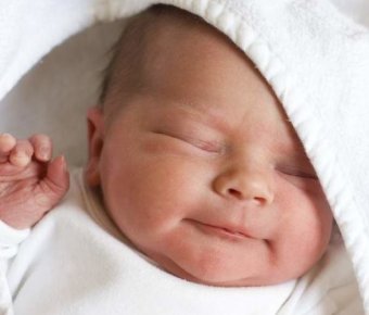 Білі прищики у новонароджених — причини їх появи, види