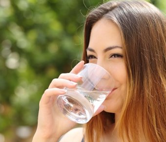 Ознаки, що ви п'єте недостатньо води і зневоднені