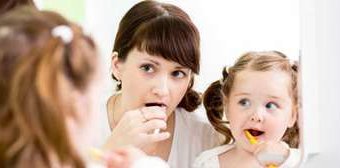 Як прищепити дітям звичку чистити зуби від 0 до 3 років: інструкція