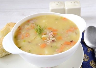 Гороховий суп з копченими реберцями