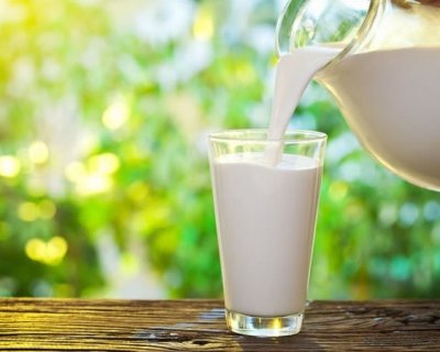 Що можна розповісти про користь топленого молока