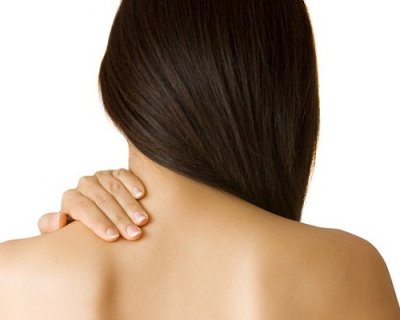 Прищі на спині у дівчат і жінок – причини за віком