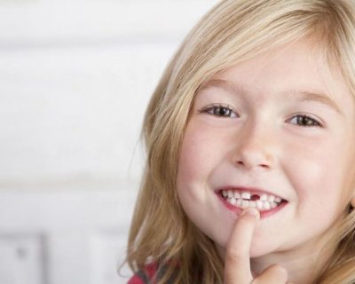 По пальцях перерахувати: коли випадають молочні зуби у дітей (схема)