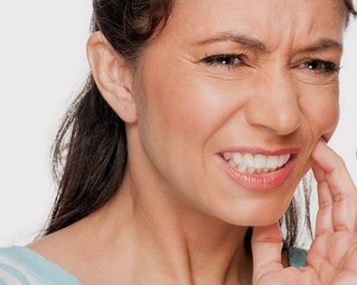 Що робити, якщо росте зуб мудрості і болять ясна: чим знеболити і як полегшити страждання