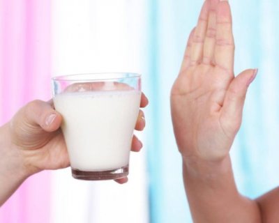 4 симптому, що у вас алергія на молочні продукти