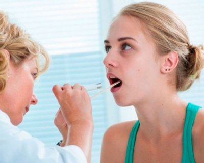 Не тільки ангіна: 17 причин білого нальоту в горлі
