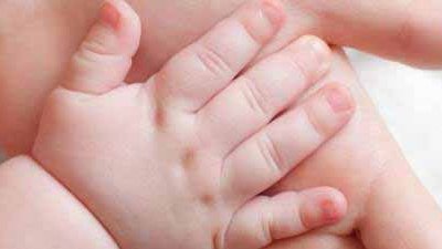 У дитини лущаться пальці на руках: як знайти причину