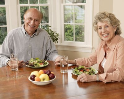 5 правил харчування для довголіття від тих, кому від 80 і старше (вони майже ні в чому собі не відмовляють)