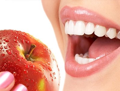 Відбілити без стоматолога: 5 продуктів, що освітлюють зуби