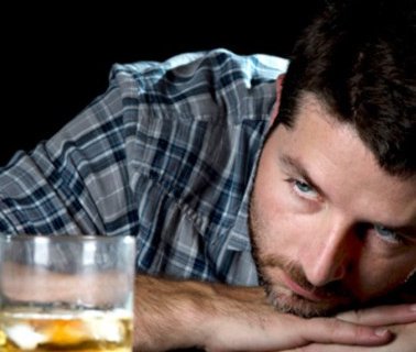 Что такое алкоголизм? Причины, симптомы, лечение