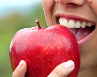 Зима та зуби: які вітаміни необхідні для їхнього здоров'я у холоди