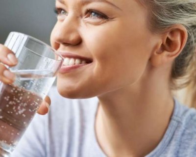 Не дай собі засохнути: як правильно пити воду влітку